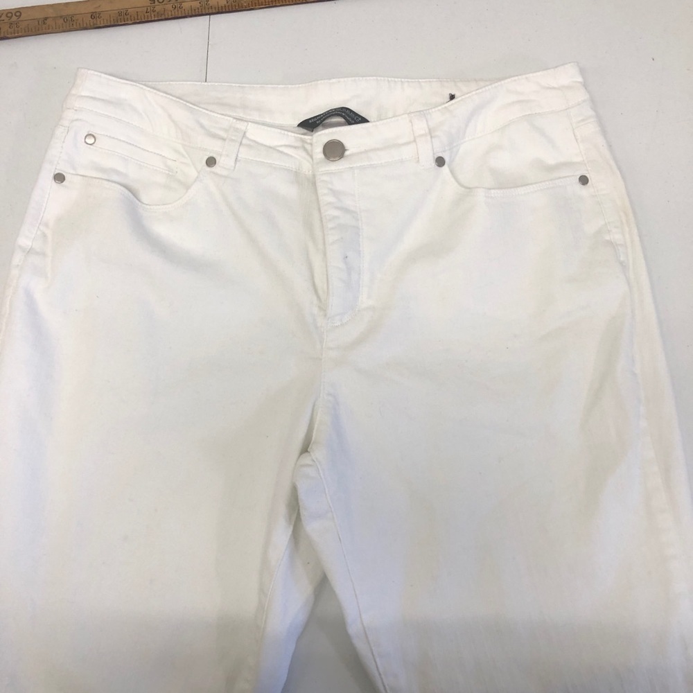 Christopher & Banks Signature Slimming Capri Size 16